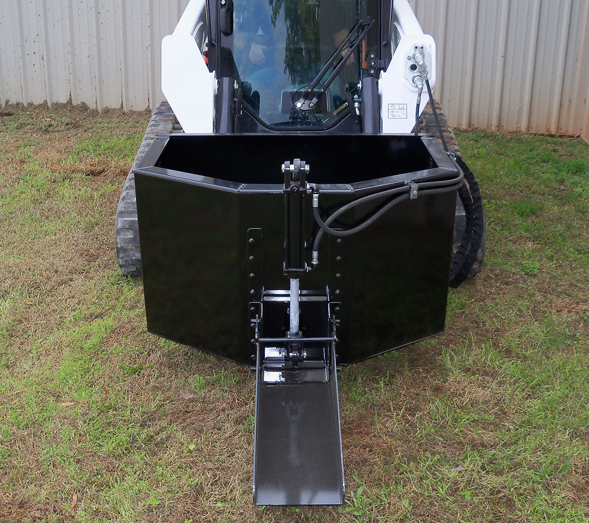 Loflin Fabrication | Hydraulic Concrete Bucket | For Skid Steer